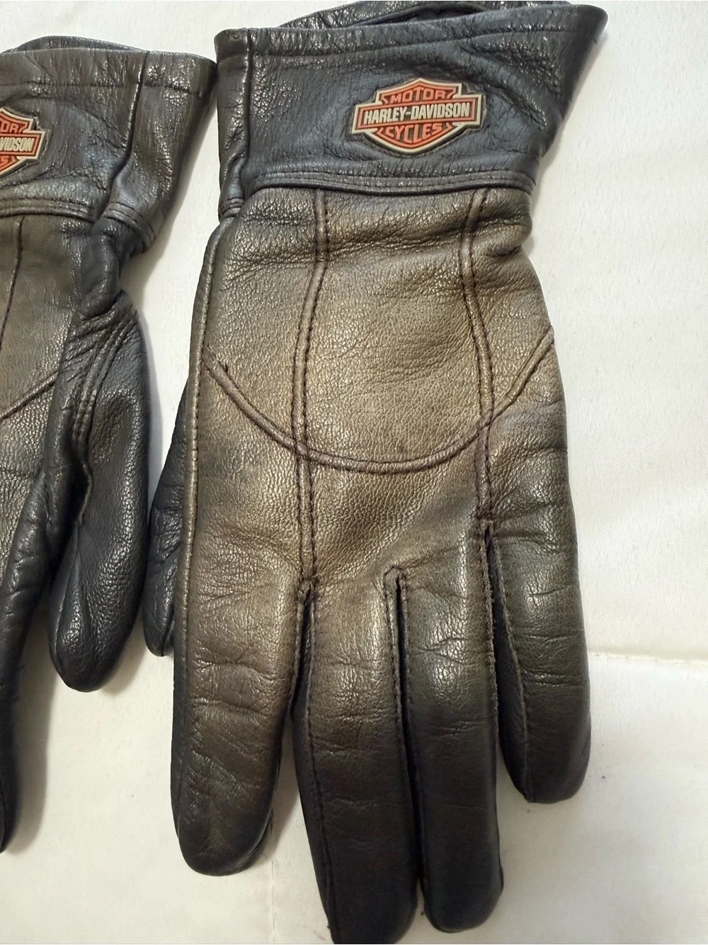 Vintage Harley-Davidson Black Leather Riding Gloves with Branded Patch. Lined. S